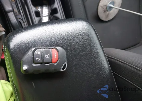 2019 Jeep Wrangler Unlimited Sahara 4X4 z USA, uszkodzony, nr VIN 1C4HJXEN4KW512289